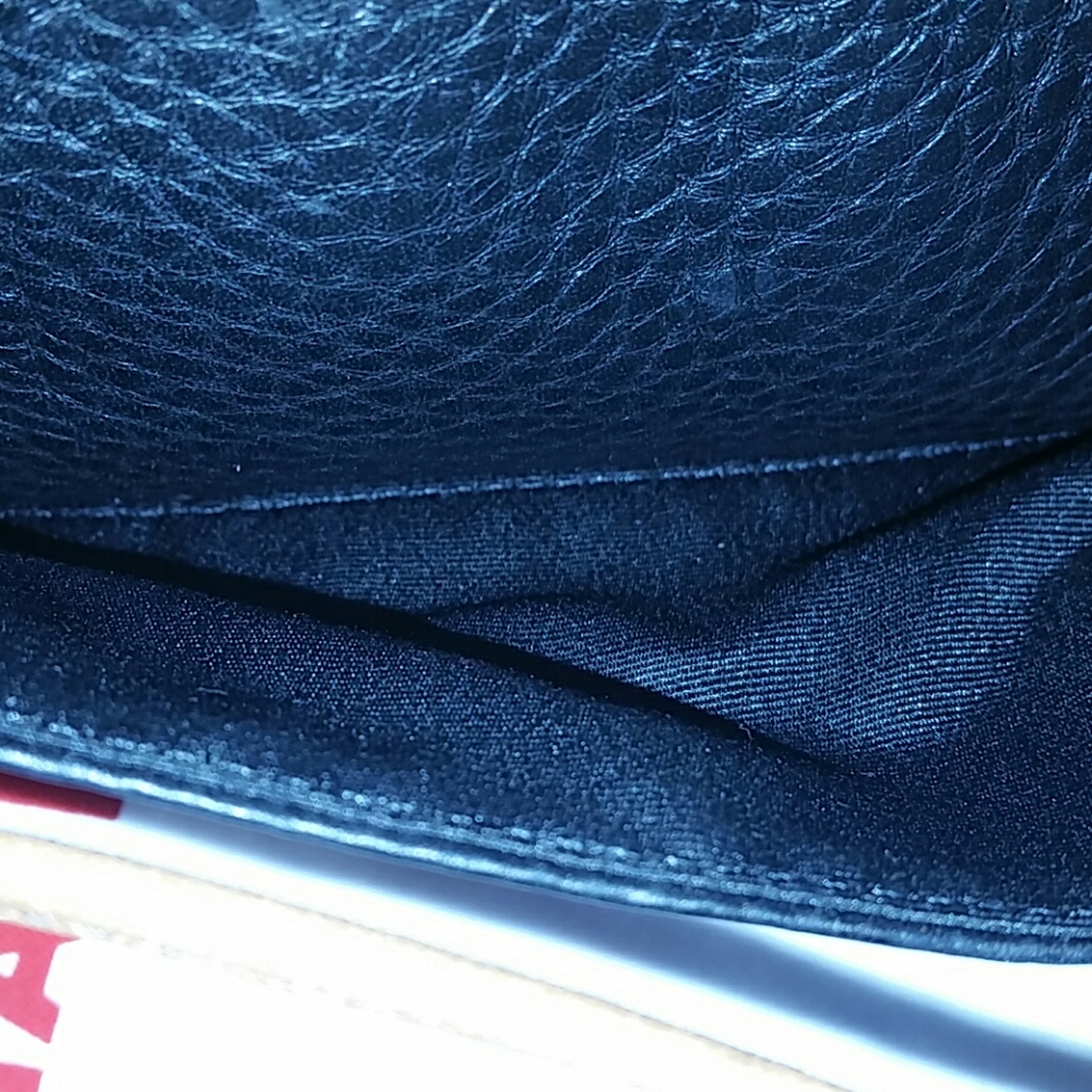 Coach   Excellent Condition - Picture 5 of 6